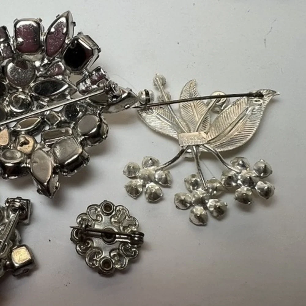 6 Vintage Sparkling Brooches Beautiful Condition!